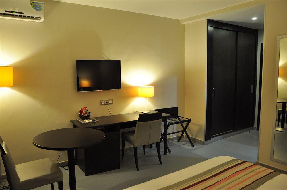 דקר Hotel & Restaurant Farid מראה חיצוני תמונה